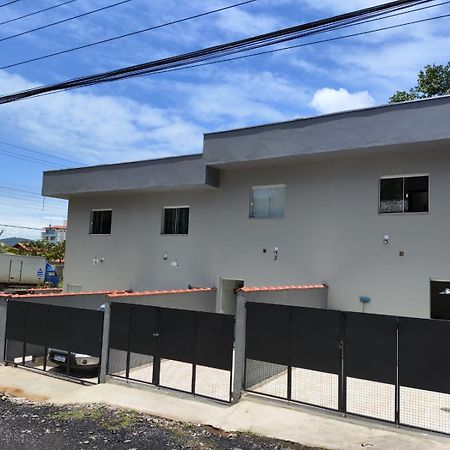 Apto Novo 400M Da Praia Enseada Убатуба Экстерьер фото